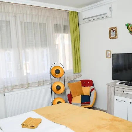 Flamingo Apartman דירה