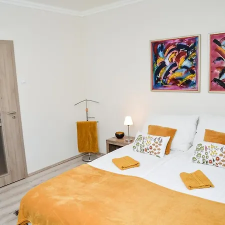 Flamingo Apartman דירה *
